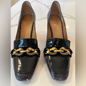Tory burch heels with gold embellishment size 8 1/2